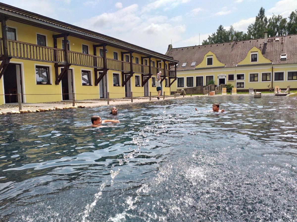 Blatsky Dvur Aparthotel Veselí nad Lužnicí Exterior foto
